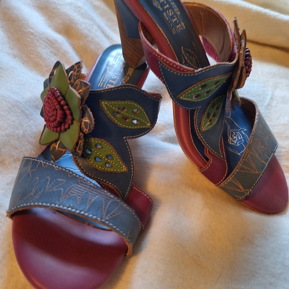 NWOT L'Artiste slides by Spring Step. Size 38/ 7.5M.. - Picture 2 of 8